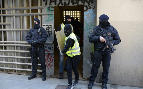 France: des peines de 22 à 30 ans de prison pour trois jihadistes jugés à Paris