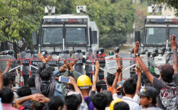 Birmanie: deux manifestants tués par des tirs de la police