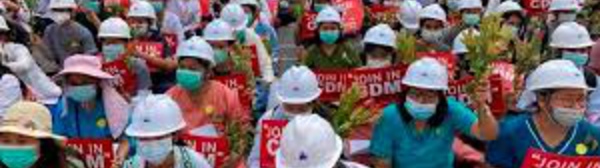 « Où est la justice ? », « Stop terrorisme », « Combien de vies doivent être prises avant que le monde réagisse ? », pouvait-on lire sur les réseaux sociaux birmans. La jeunesse, qui n’a jamais connu les brutalités d’un régime policier, est sous le c