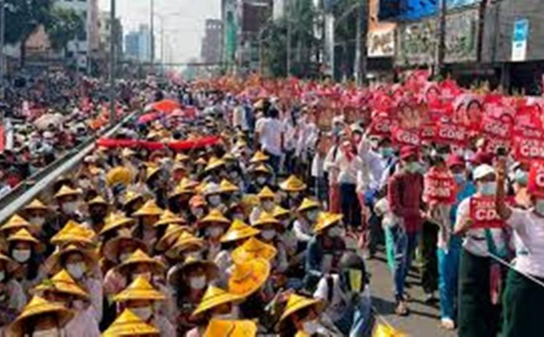 Birmanie: la grève générale pas découragée par les menaces de la junte