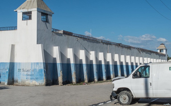 Haïti: le bilan de l'évasion de prison jeudi monte à 25 morts et 400 évadés