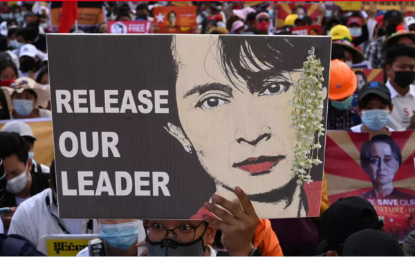 Birmanie: Aung San Suu Kyi inculpée désormais «d'incitation aux troubles publics»