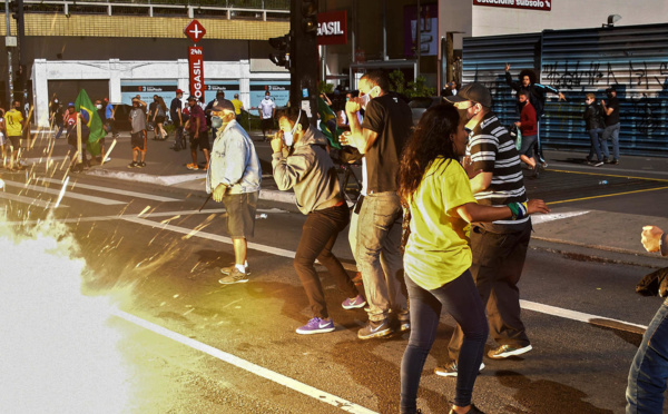 Brésil: São Paulo impose un couvre-feu et suspend le foot pour contenir le Covid-19