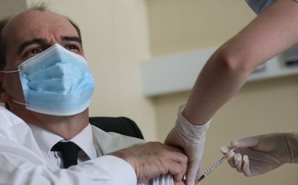 France : Jean Castex reçoit une première dose d'AstraZeneca pour restaurer la confiance