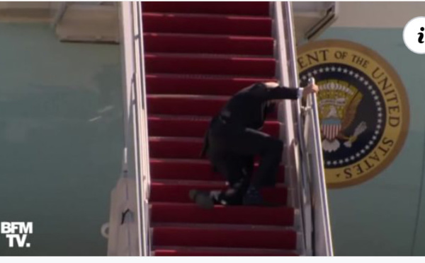 Air Force One: Joe Biden trébuche à trois reprise sur les marches le conduisant à l'appareil