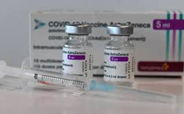 Covid-19 : AstraZeneca défend son vaccin "efficace à 79%" et "sans risque de caillots"