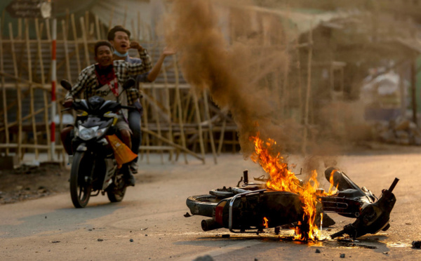 Birmanie: la junte justifie la répression, la mobilisation ne faiblit pas