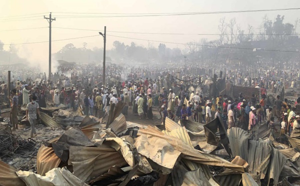 Les collines calcinées d’un camp de Rohingya au Bangladesh