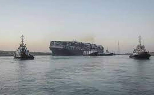 Canal de Suez : le porte-conteneurs "Ever Given" remis à flot, le trafic reprend