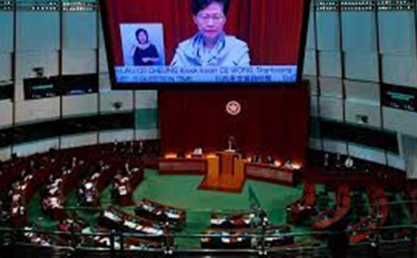 Hong Kong: Pékin entérine la réforme radicale du système électoral, l'opposition empêchée