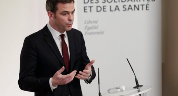 Vaccin AstraZeneca: "deux personnes sur un million peuvent avoir un effet indésirable", selon Olivier Véran