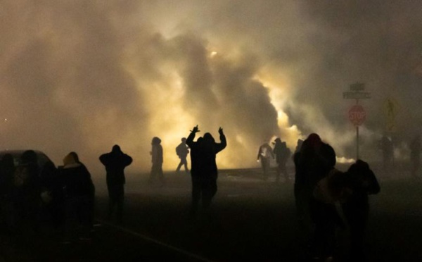 Etats-Unis: la ville de Minneapolis sous haute tension après la mort d'un jeune noir tué par la police