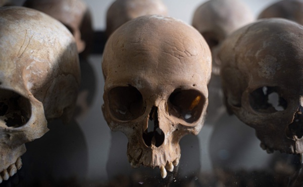 Génocide des Tutsis: un prêtre franco-rwandais mis en examen et incarcéré en France