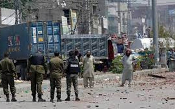 Tensions au Pakistan: plusieurs appels à la grève de mouvements religieux, les policiers relâchés