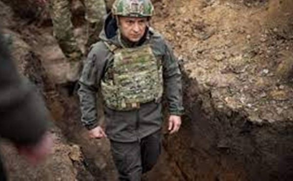 Le président ukrainien propose une rencontre à Vladimir Poutine pour éviter l'affrontement