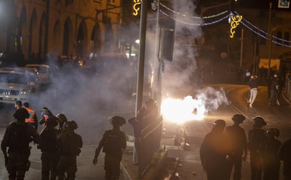 Israël: plus de cent blessés dans des heurts nocturnes à Jérusalem (sources policières et médicales)