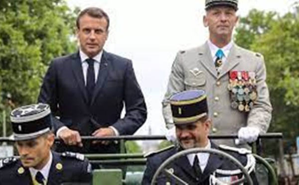 France: les militaires signataires d'une tribune controversée vont être sanctionnés