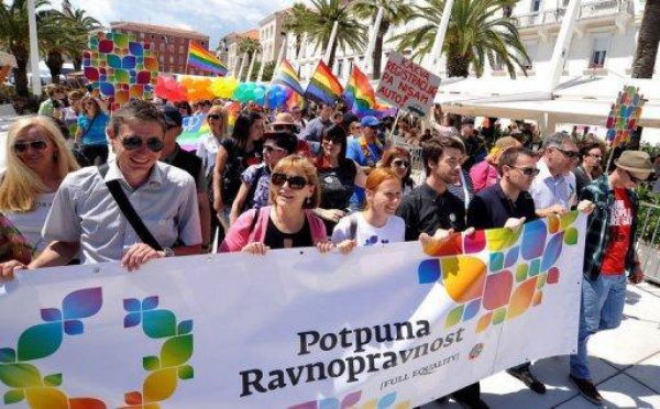 Mariage gay: le débat s'enflamme en Croatie la veille de son adhésion à l'UE