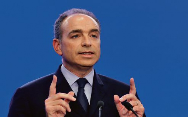 France: Copé dénonce un "anti-sarkozysme presque infantile" chez Hollande