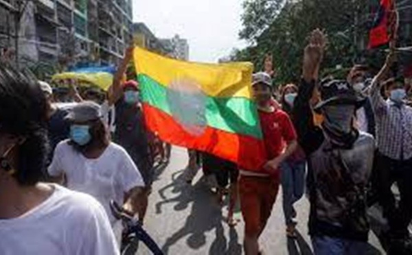 Birmanie : "Chaque sanction économique est un revers pour les militaires"