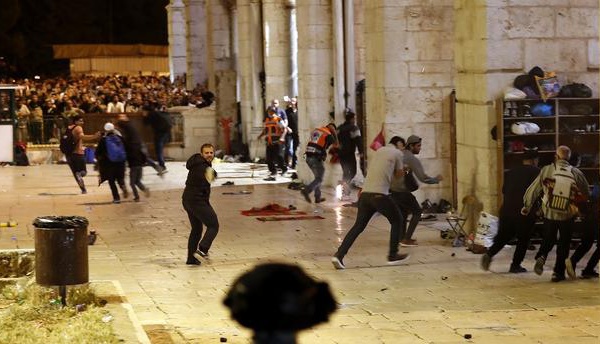 Plus de 180 blessés dans des heurts entre Palestiniens et police israélienne à Jérusalem