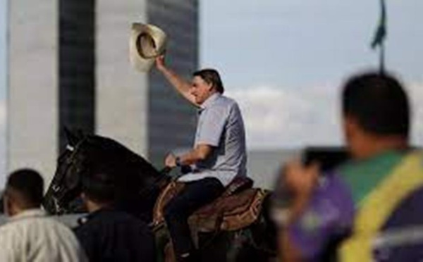 Brésil: manifestations pour soutenir Bolsonaro, visé par une commission parlementaire