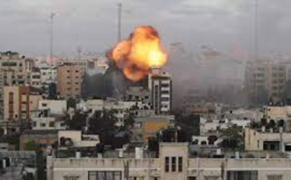 Israël poursuit ses frappes sur des bâtiments de Gaza, l'offensive diplomatique s'intensifie