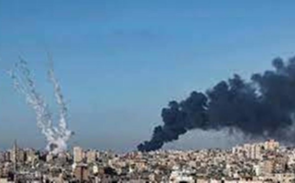 Proche-Orient: l'Égypte tente une médiation et ouvre ses frontières aux blessés de Gaza