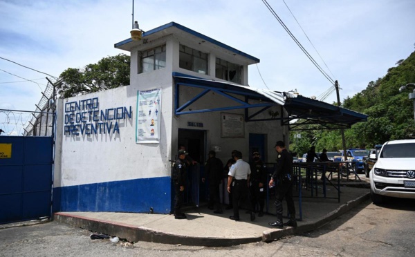Guatemala: affrontements entre bandes dans une prison, au moins six détenus ont été décapités
