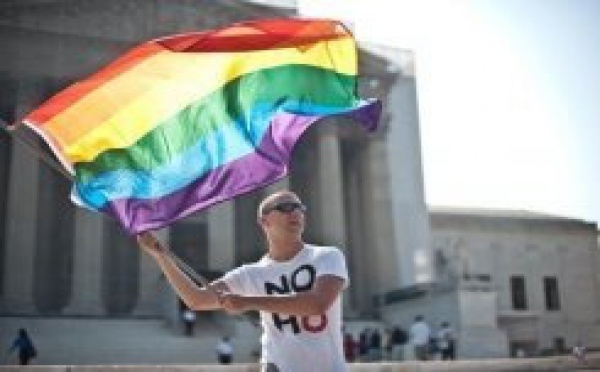 Etats-Unis: la justice tranche sur le mariage en faveur des couples gay