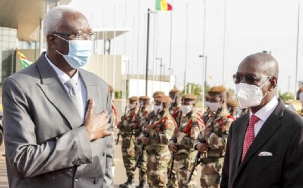 Mali: Bah N’Daw et Moctar Ouane arrêtés et conduits à Kati