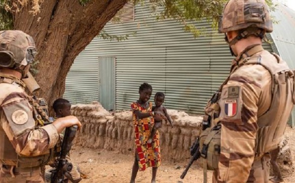 La France suspend ses opérations militaires conjointes avec les forces maliennes
