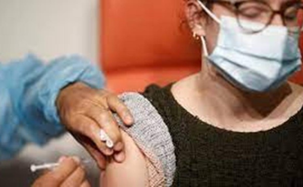 Covid-19: variant Delta, Novavax, «maskne», tout sur les dernières nouvelles de la recherche