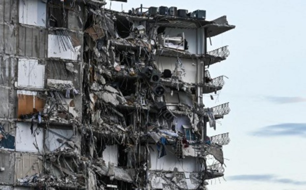 Un immeuble s'effondre en Floride, les autorités sans nouvelles de 99 personnes