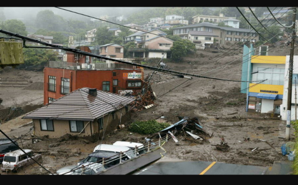 Japon: une vingtaine de personnes portées disparues après des glissements de terrain