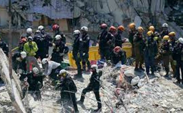 Immeuble effondré en Floride : les recherches suspendues, le bâtiment bientôt détruit