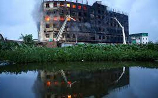 Bangladesh: plus de 50 morts dans l'incendie d'une usine