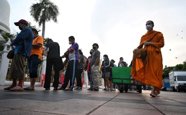 Covid-19: restrictions renforcées en Thaïlande, dont un couvre-feu à Bangkok