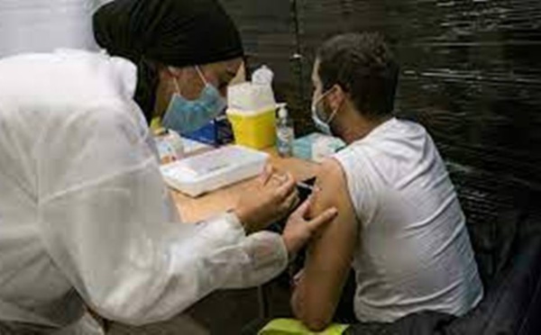 La France enregistre un record de vaccinations après les annonces d'Emmanuel Macron