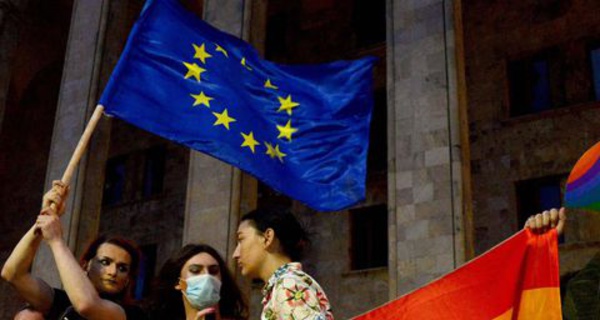 Droits des LGBT+: l'UE lance des procédures contre la Hongrie et la Pologne