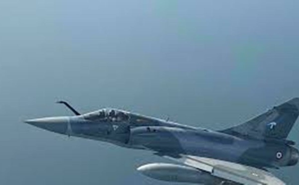 Un avion de chasse français s'écrase au Mali, les pilotes sains et saufs