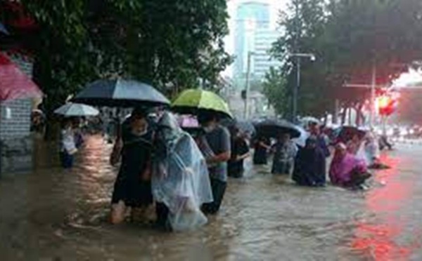 Intempéries en Chine: des morts dans le métro de Zhengzhou, près de 200 000 évacués