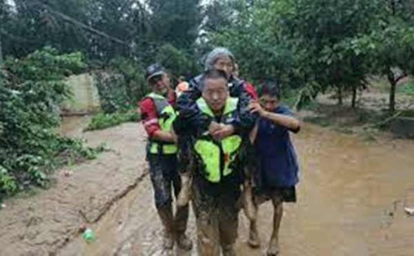 Chine: après les inondations, la ville de Zhengzhou panse ses plaies