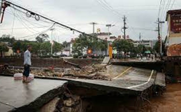 Inondations en Chine : Zhengzhou dévastée, la pluie menace toujours