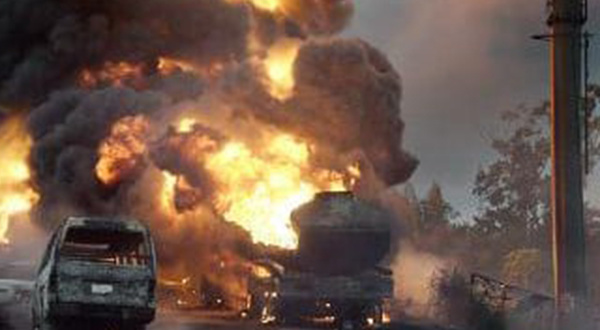 RDC: 33 morts dans la collision d'un camion transportant du carburant et un bus