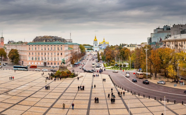Ukraine: un homme menace de faire exploser une grenade au siège du gouvernement