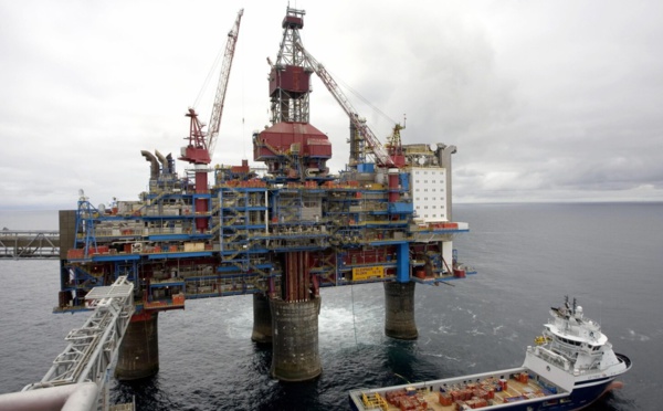 Nigeria : Le président promulgue une loi pétrolière longtemps attendue