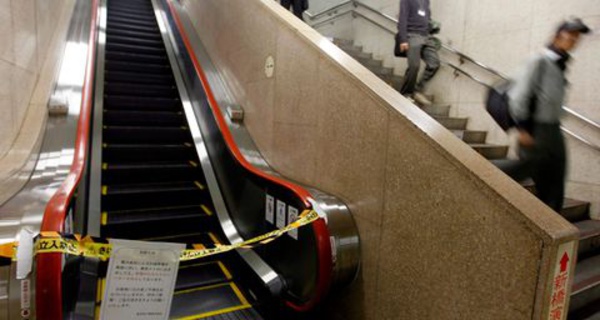 Attaque à l'acide dans le métro de Tokyo: deux blessés, un suspect recherché