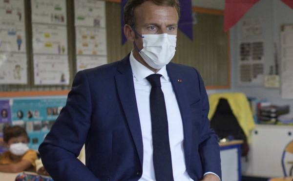 Emmanuel Macron révèle son salaire à une élève de CM2