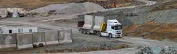 La Turquie construit un mur pour bloquer les réfugiés afghans à la frontière iranienne